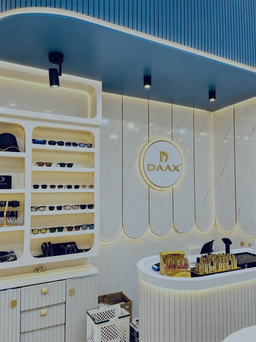 Shirts and t-shirts at DAAX Thrissur